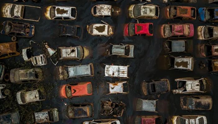 Carros com perda total nas enchentes terão devolução de parte do IPVA